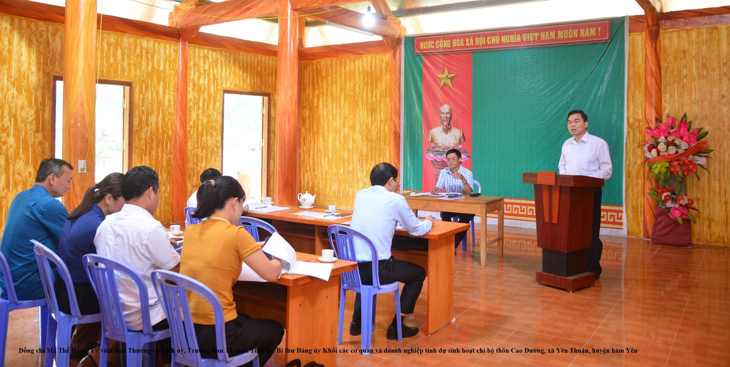 Lãnh đạo Ban Tổ chức Tỉnh ủy dự sinh hoạt chi bộ tại xã Yên Thuận, huyện Hàm Yên