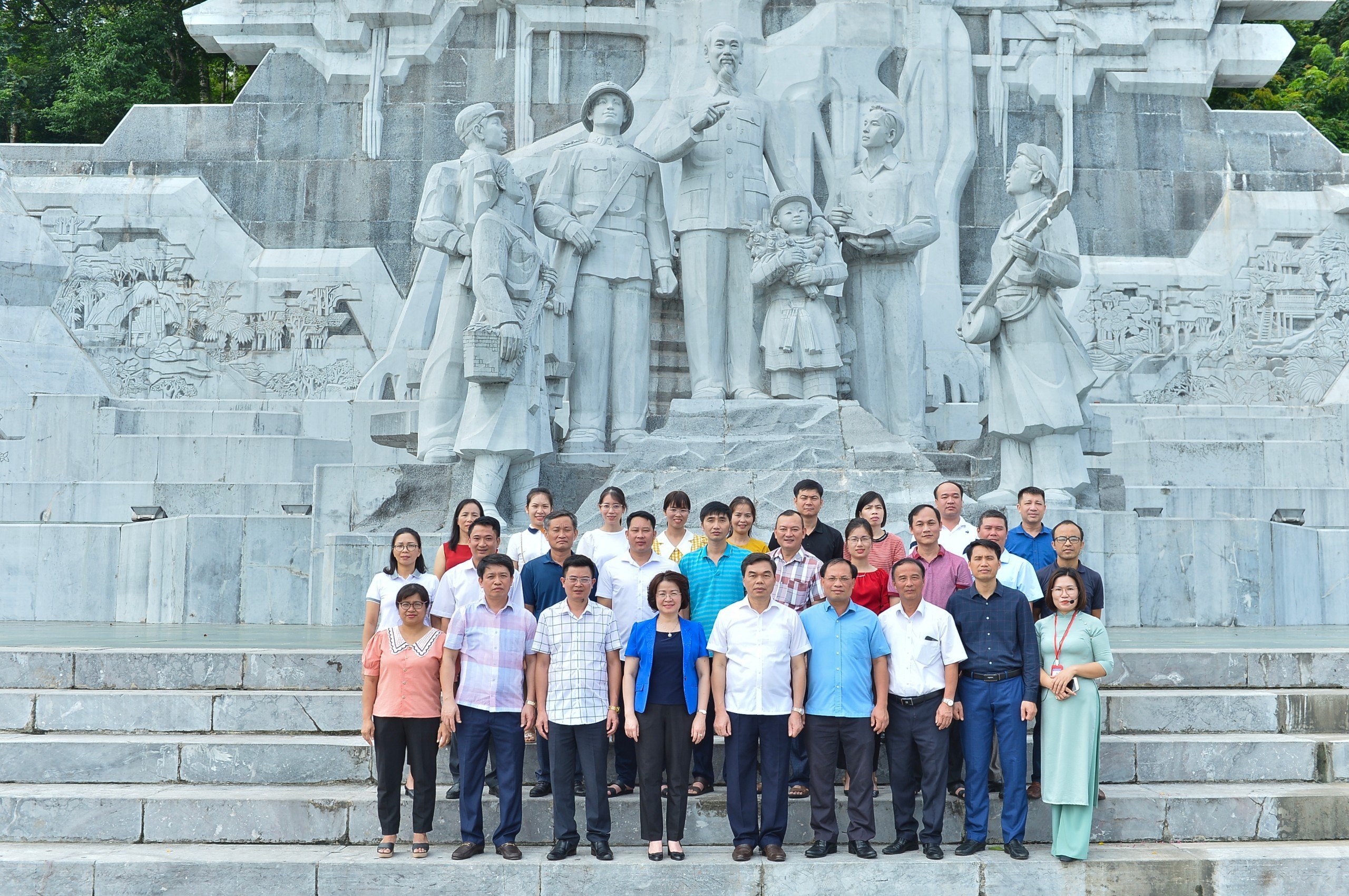 Ban Tổ chức Tỉnh uỷ Lai Châu tổ chức hành trình về nguồn kết hợp với trao đổi, học tập kinh nghiệm công tác Tổ chức xây dựng Đảng tại tỉnh Tuyên Quang