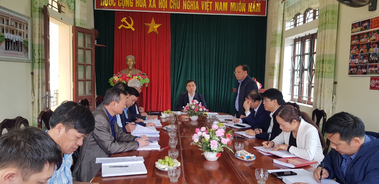Lãnh đạo Ban Tổ chức Tỉnh ủy dự sinh hoạt chi bộ tại xã Tam Đa,  huyện Sơn Dương