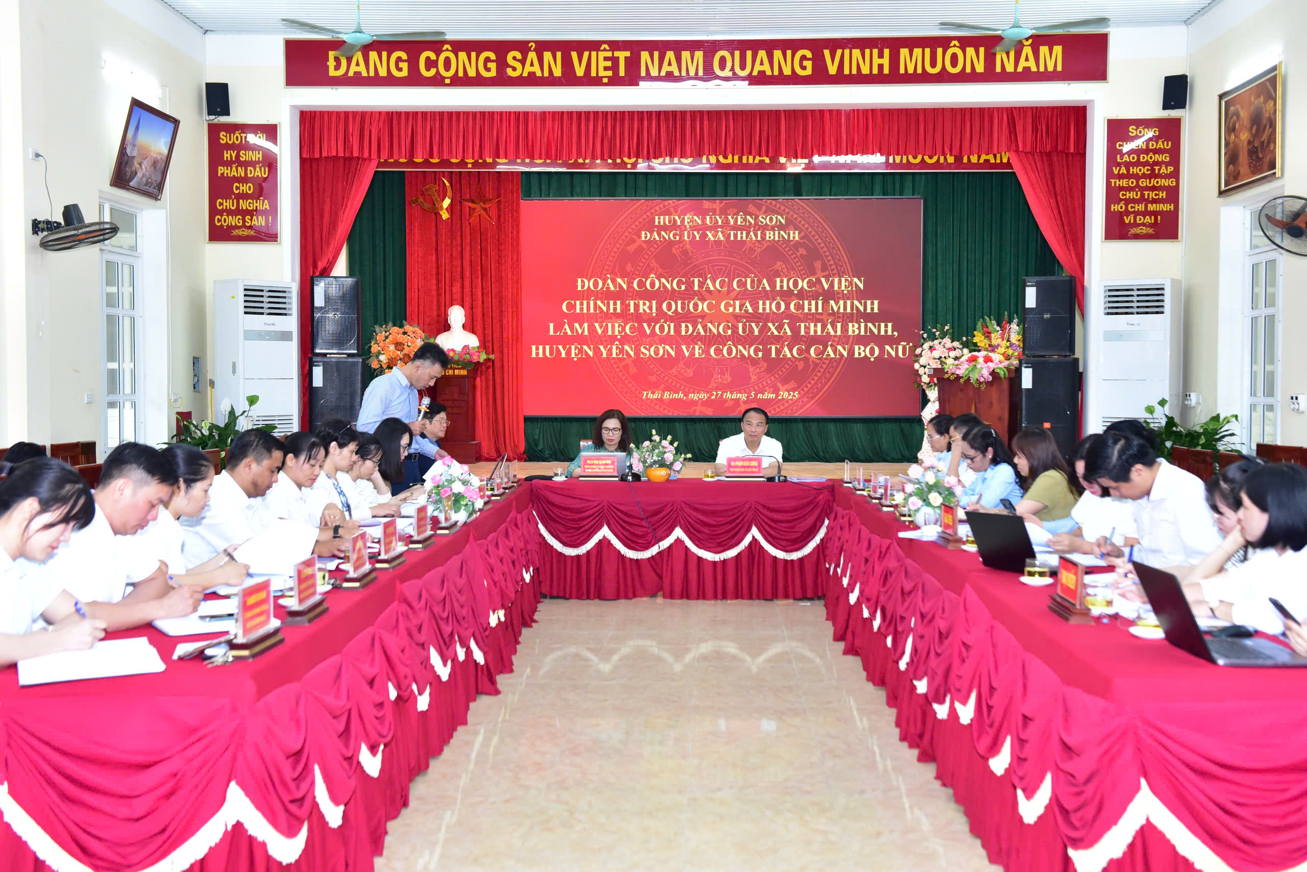 Đoàn công tác Học viện Chính trị quốc gia Hồ Chí Minh làm việc tại một số xã, phường của tỉnh Tuyên Quang