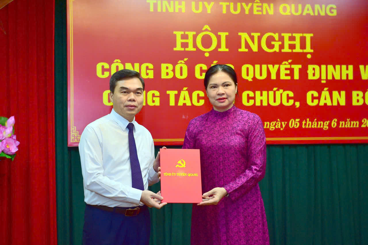 Tỉnh ủy Tuyên Quang tổ chức hội nghị công bố quyết định của Ban Bí thư về công tác cán bộ