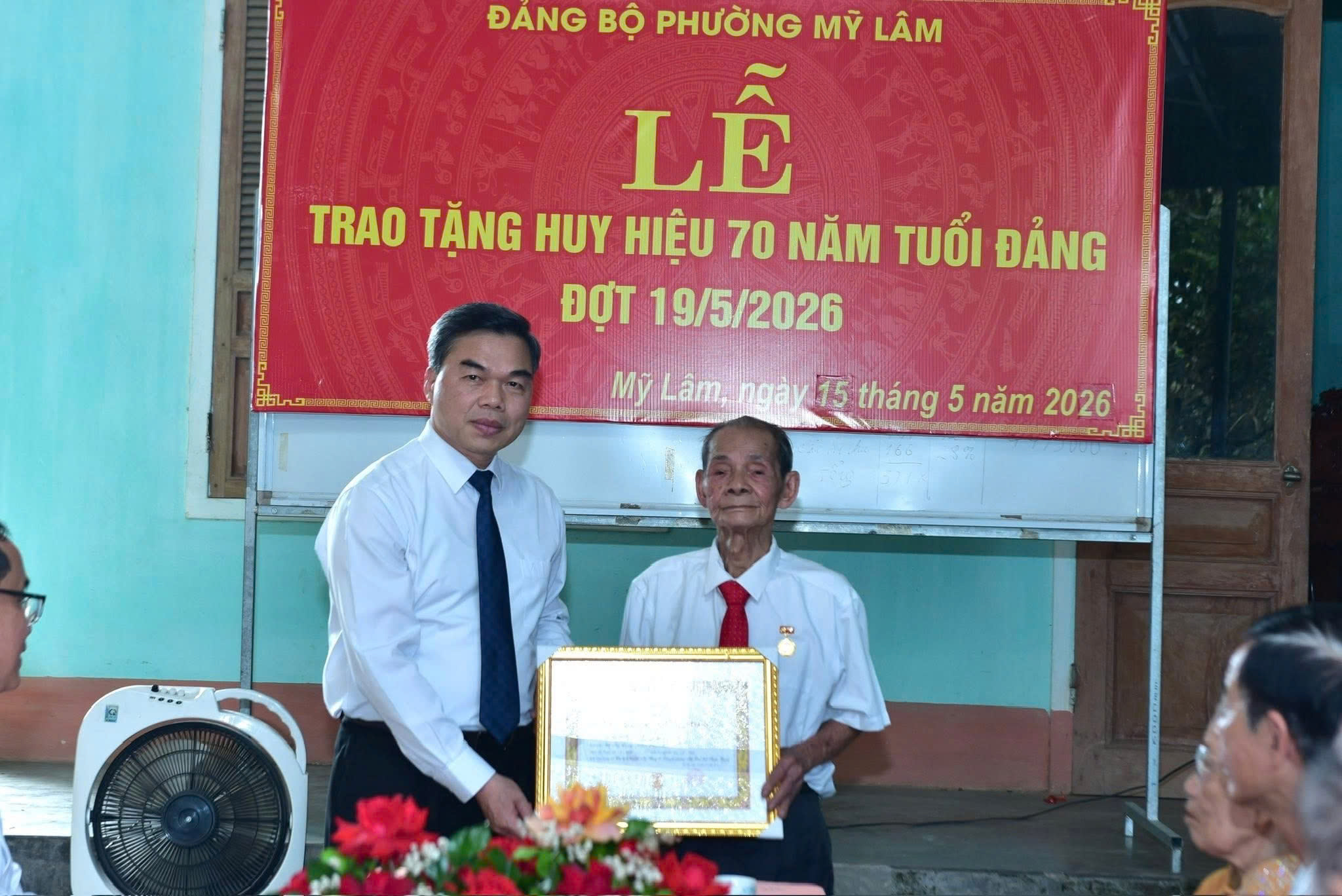 Ban Thường vụ Tỉnh ủy quyết định tặng Huy hiệu Đảng cho 1.161 đảng viên nhân dịp kỷ niệm 136 năm Ngày sinh Chủ tịch Hồ Chí Minh (19/5/1890-19/5/2026)